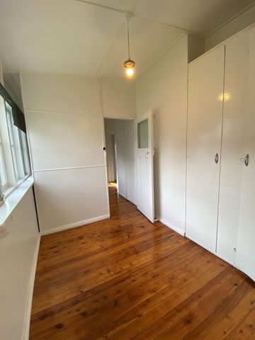 Three Bedroom Modern Home - Photo 4