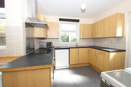 1 bedroom in a house share to rent - Photo 3