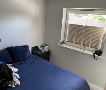 Modern 2 bed ground floor apartment to let in Camberley - Photo 4