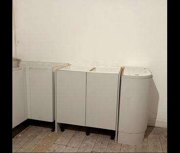 2 Bed Terraced House, St. Lukes Crescent, BS3 - Photo 2