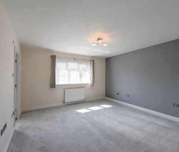 4 bedroom detached house to rent - Photo 2