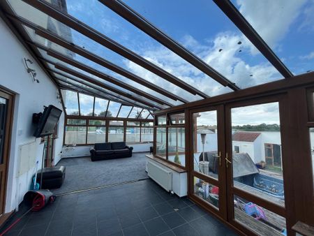 5 bedroom detached house to rent - Photo 2