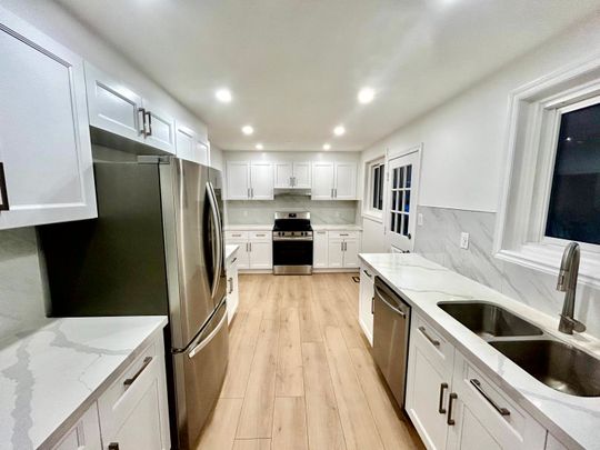 For Lease - 14 Glentworth Road, Toronto, Ontario - Photo 1