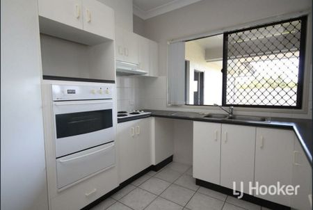 19 Daytona Drive, Kirwan - Photo 4