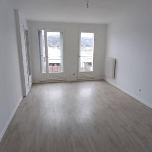 Location Appartement à ST MARCELLIN - Photo 2