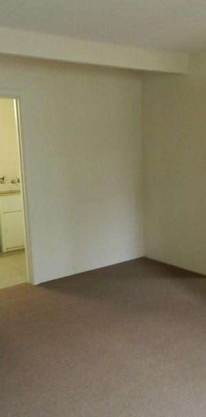 Neat and Tidy 1 Bedroom Unit in Mooroopna - Photo 1