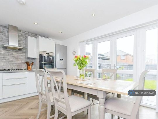 1 bedroom in a house share to rent - Photo 1