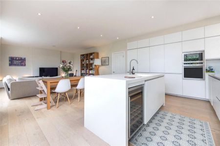 3 bedroom flat to rent - Photo 4