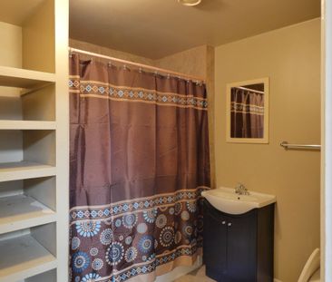 For Lease - 201 Main Street Unit# 1, Newmarket, Ontario - Photo 5