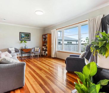 Property Management43 Neil Ave, Te Atatu Peninsula - House for Rent - Photo 2