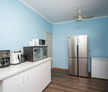 Family Living with Space, Style & Convenience - Photo 4