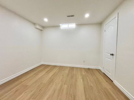 For Lease - 2 Madsen Crescent, Markham, Ontario - Photo 2