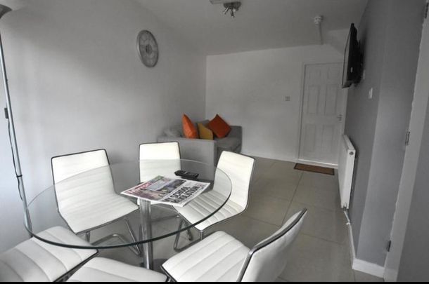 1 bedroom in a house share to rent - Photo 1