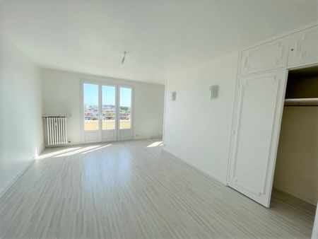 Location Appartement 4 pièces 77m² - Photo 2