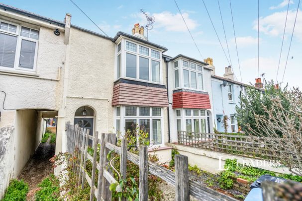 2 bedroom house to rent Wood Street, PO21 - Photo 1