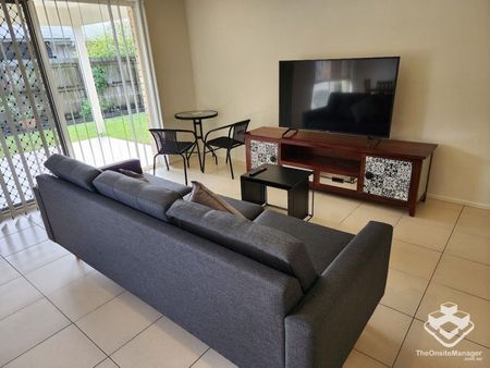 Fully Furnished 3 bed, 2 bath unit - Photo 4