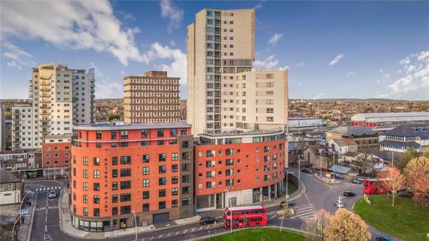 2 Bed Flat, Raphael House, IG1 - Photo 1