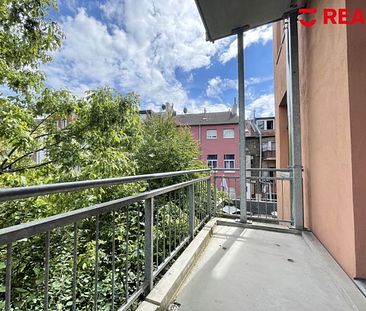 Helle 2-Zimmer-Wohnung mit exklusiver Einbauküche und Balkon in zentraler Lage! - Foto 1