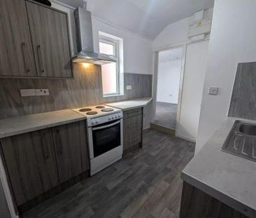 3 bedroom flat to rent - Photo 3