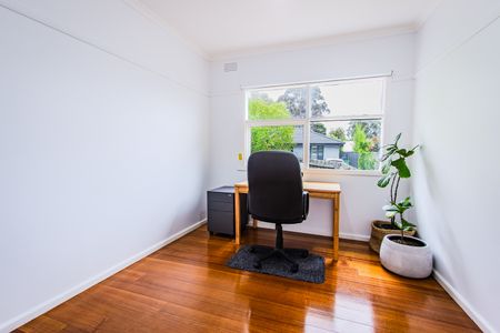 33 Old Lilydale Road, Ringwood East VIC 3135 - House For Rent | Domain - Photo 3