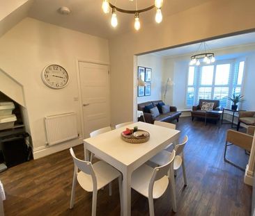 4 bedroom end of terrace house to rent - Photo 4