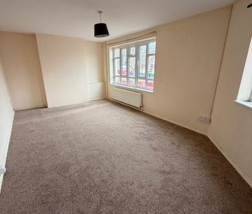 QUEENSWAY, BLETCHLEY - 3 BEDROOM MAISONETTE - Photo 4