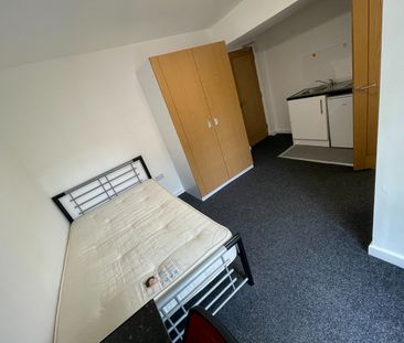 Studio Flat, Regent Road, LE1 - Photo 6