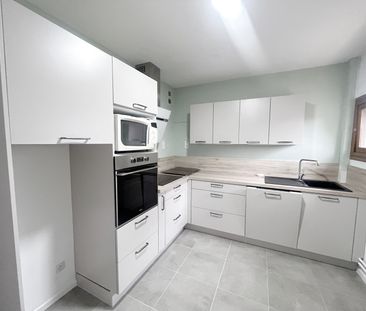 Appartement type 5 de 95 m2 avec balcon et cave + parking résidence. - Photo 3