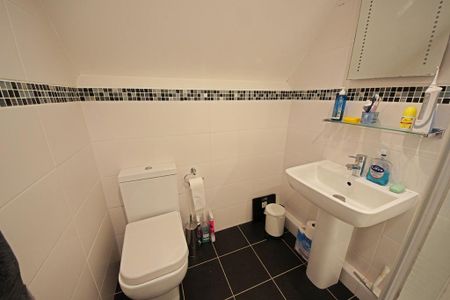 3 bedroom flat to rent - Photo 5