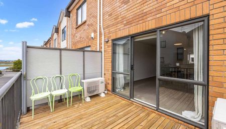 Two Bedroom, one bathroom - Photo 5