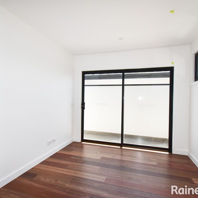 4 & 5/33 Hillcrest Grove, Springvale, VIC 3171 - Photo 1