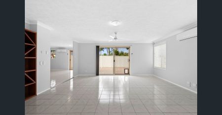 Spacious Family Home with Pool - Photo 3