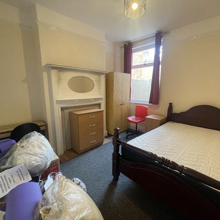 4 bedroom terraced house to rent - Photo 1