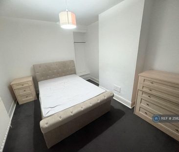 3 bedroom end of terrace house to rent - Photo 6