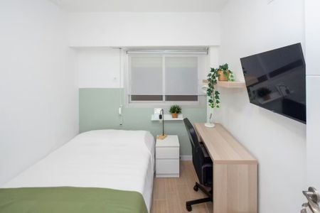 Carrer d'Almassora, Valencia, Valencian Community 46010 - Photo 5