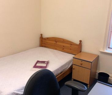 5 bedroom semi-detached house to rent - Photo 5