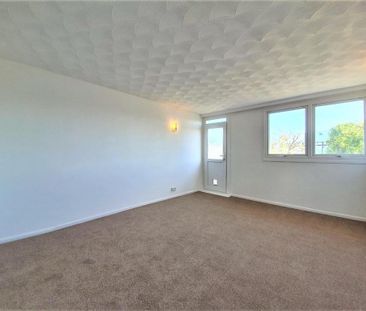 3 bedroom flat to rent - Photo 6