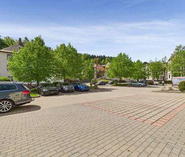 Erstbezug nach Renovierung! Helle 3-Zimmer-Wohnung mit Balkon in ze... - Photo 5