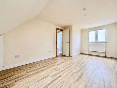 4 bedroom detached house to rent - Photo 3