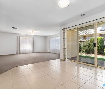 Beautifully Maintained Family Home - Photo 2