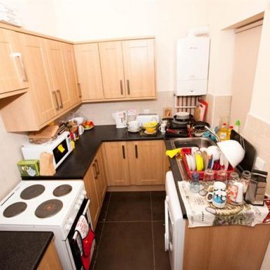 A newly refurbished 5 double bedroom house in Ecclesall area - Photo 1