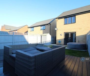 2 bedroom semi-detached house to rent - Photo 5