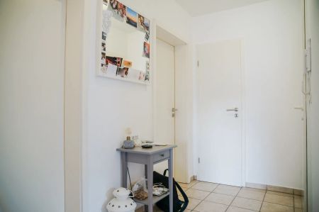 Mit Blick in die Ferne und Wohlfühlgarantie: Ideal geschnittene 3-Zimmer Wohnung mit Einzelgarage! - Photo 5