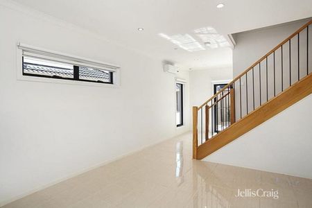 2/150 Woods Street, Newport VIC 3015 - House For Rent | Domain - Photo 5
