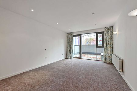 Stunning Ground Floor Apartment with large terrace and parking. - Photo 3