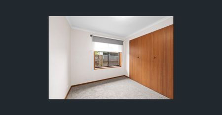 Fantastic Two-Bedroom Townhouse: Quiet, Central Pocket - Photo 2