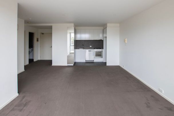Stylish 2-Bedroom Apartment in Prime St Kilda Location - Photo 1