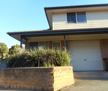 Recently Refurbished Townhouse - Photo 3