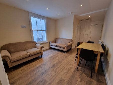 6 Bed Student Accommodation - Photo 2