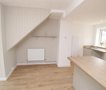 House - Terraced For Rent Thurston Road, Pontypridd - Photo 2